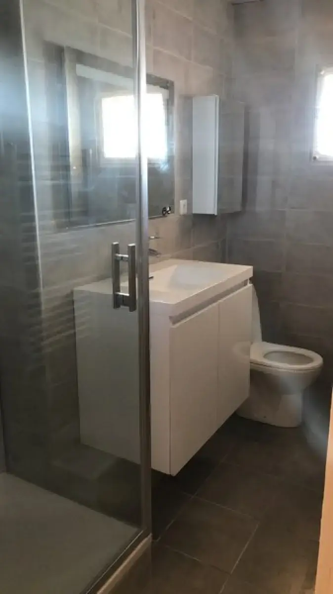 Petite salle de bain rénovée à Marseille - Image 1