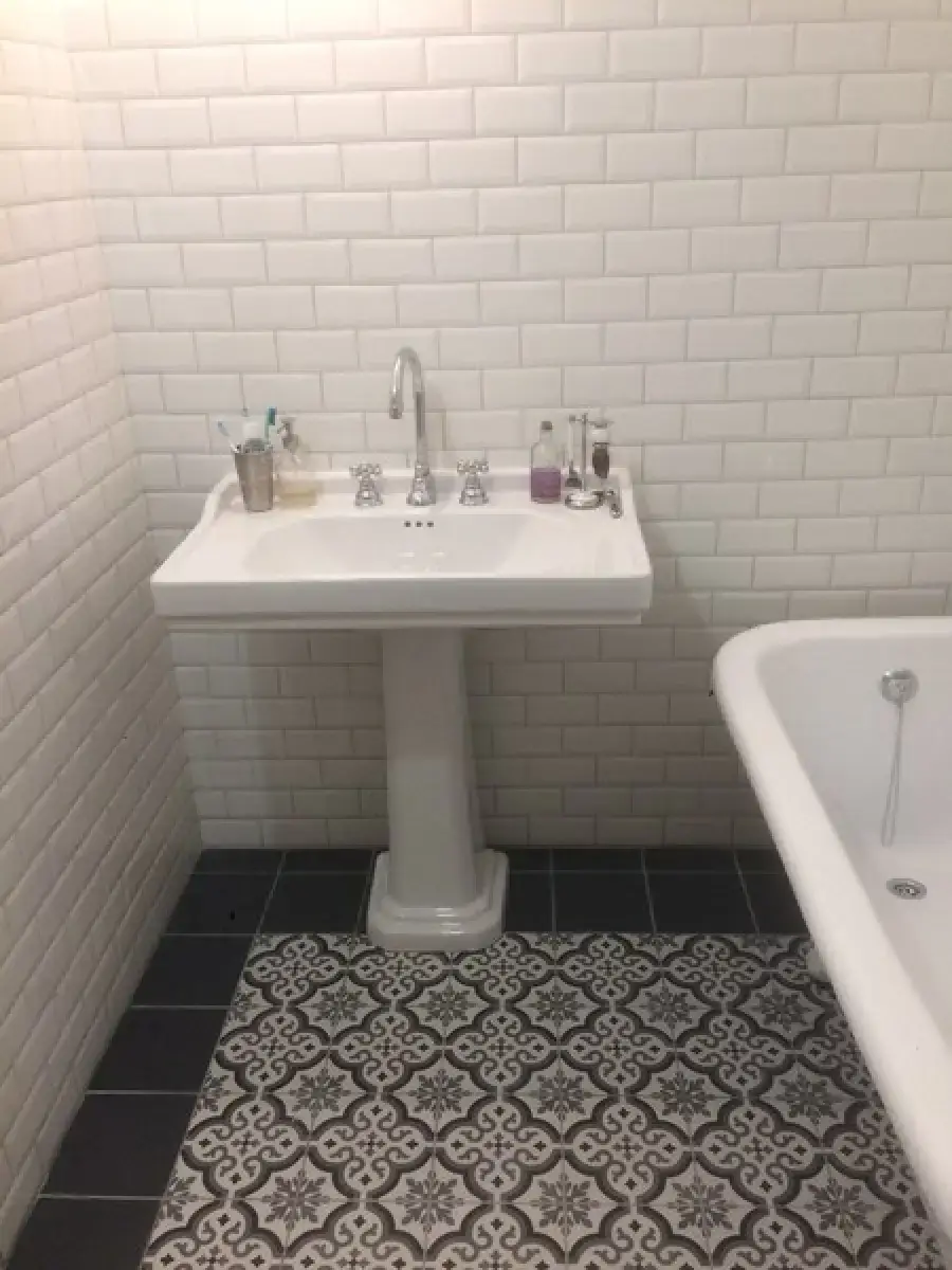 Salle de bain retro à Marseille