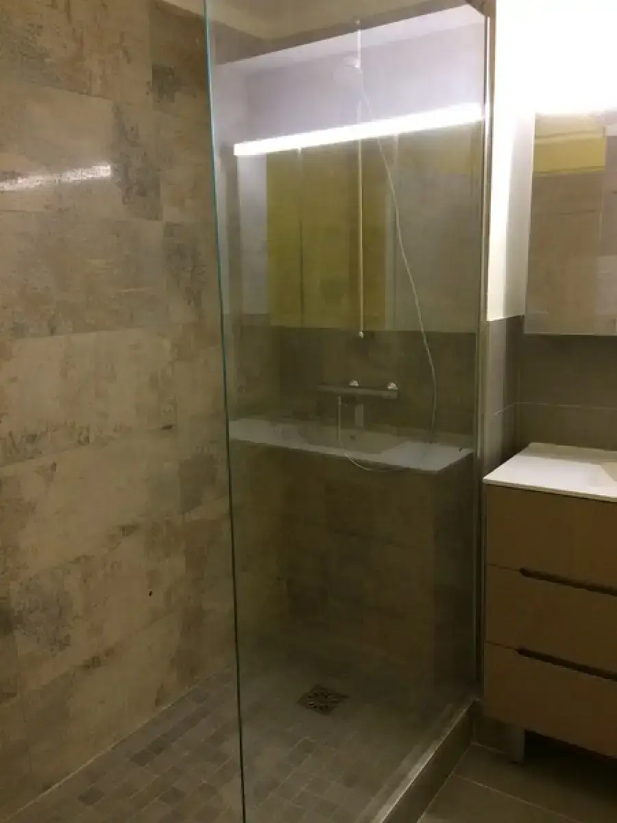 Salle de bain rénovée à Marseille
