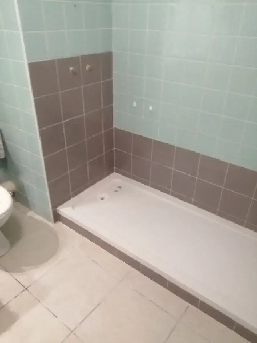 Pose d'une Douche Italienne à la place d'une baignoire à Marseille - Image 1