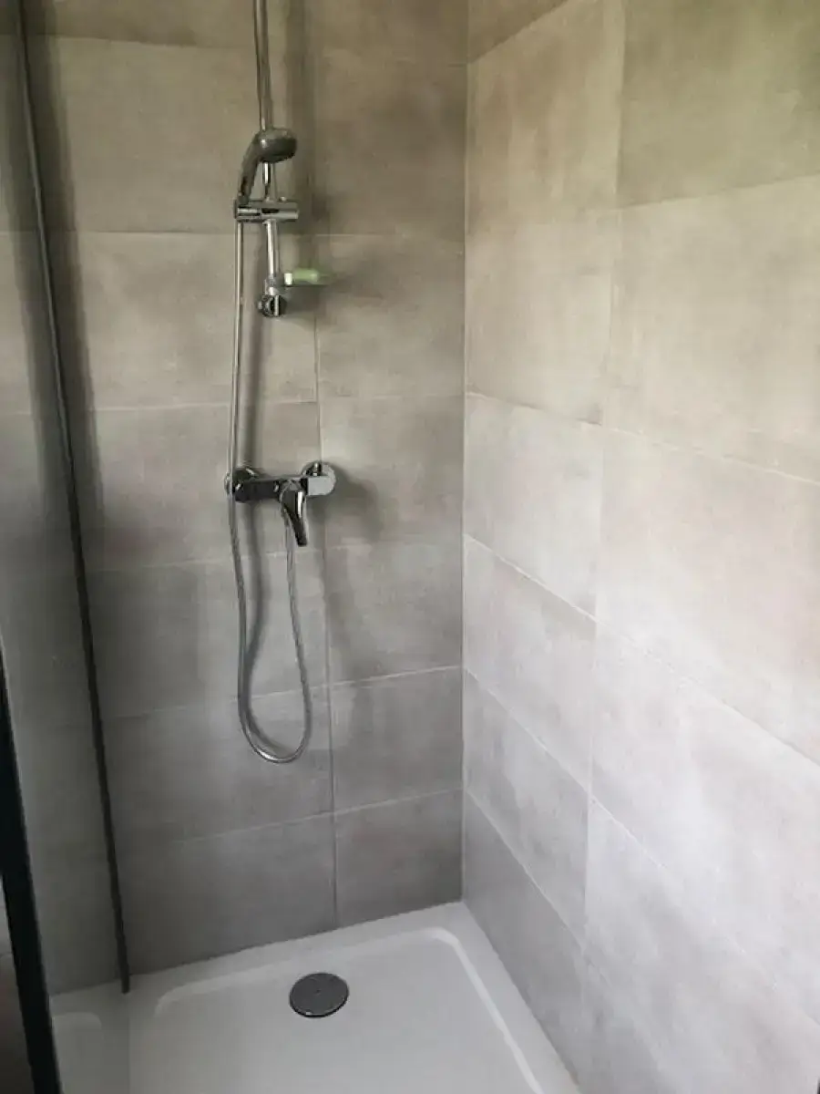Salle d'eau entiérement rénovée