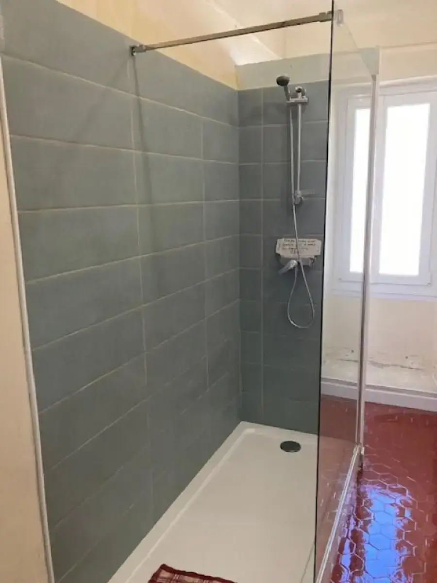 Salle d'eau rénovée à Marseille