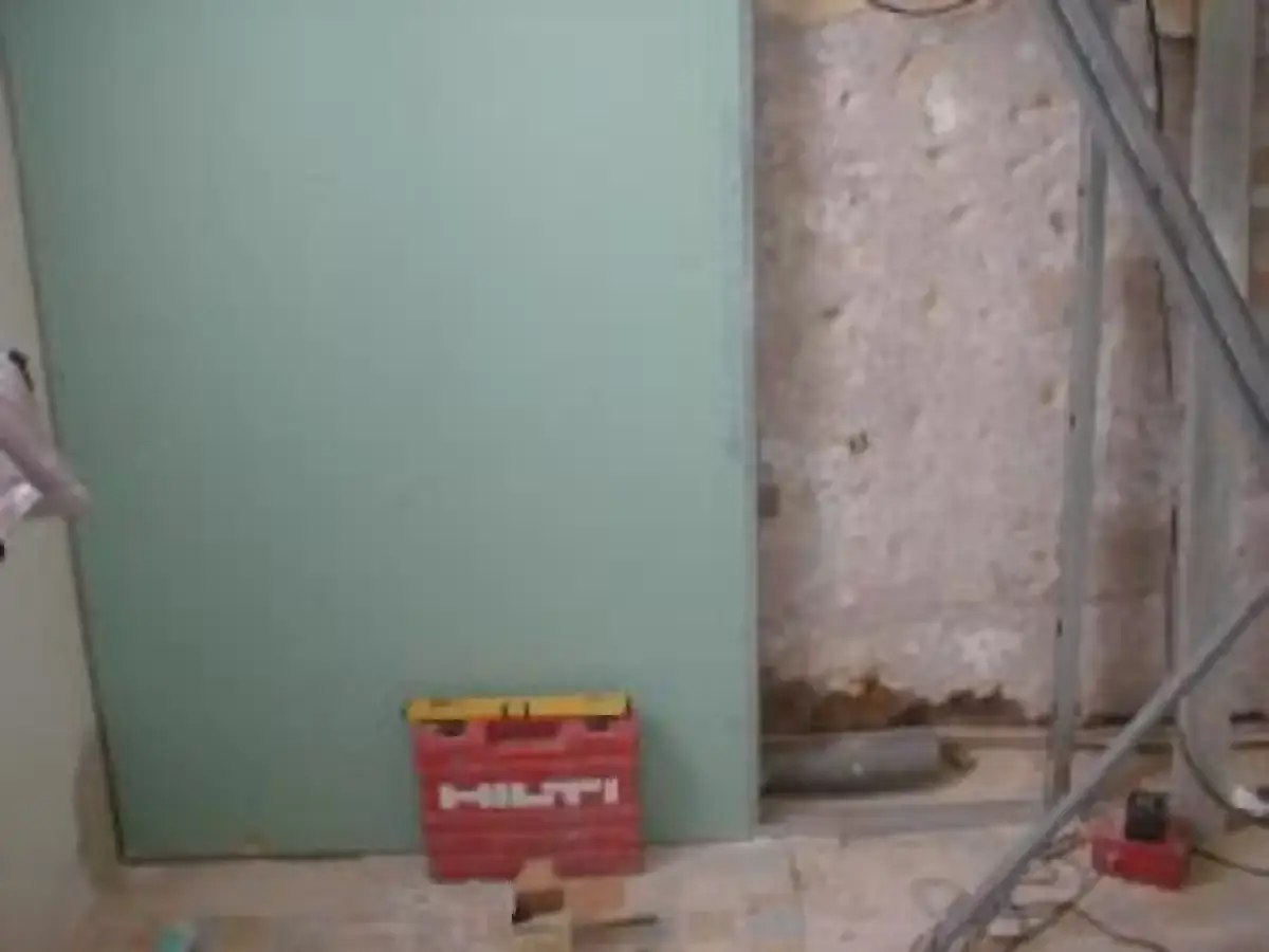 Doublage placo hydrofuge d'une salle de bain