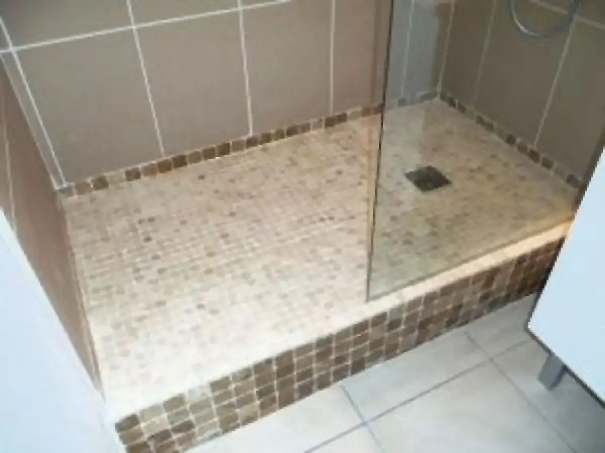Salle d'eau à l'Italienne à Marseille dans un appartement - Image 1