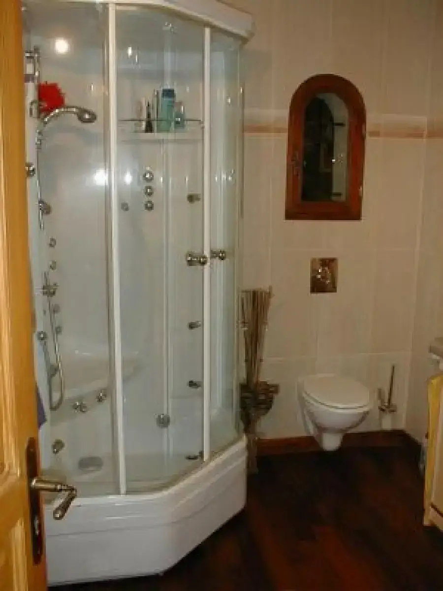 Cabine de douche avec hydromassage et hamam