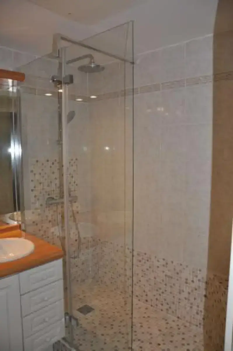 Pose d'une douche italienne à Marseille - Image 1